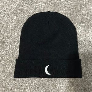 Embroidered moon beanie NWOT
